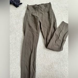 Lululemon Wonder Under in Olive Green (Mesh at the bottom of the pants) No flaws